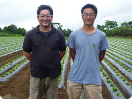 新規就農者の二人　矢口さん（左）と山田さん（右）