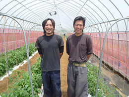 若きテンアップの生産者、宇井さん（右）と内田さん（左）