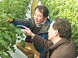 栽培についての話をする岩村さん