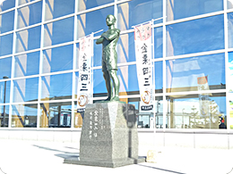 金栗四三さんの銅像(新玉名駅前)