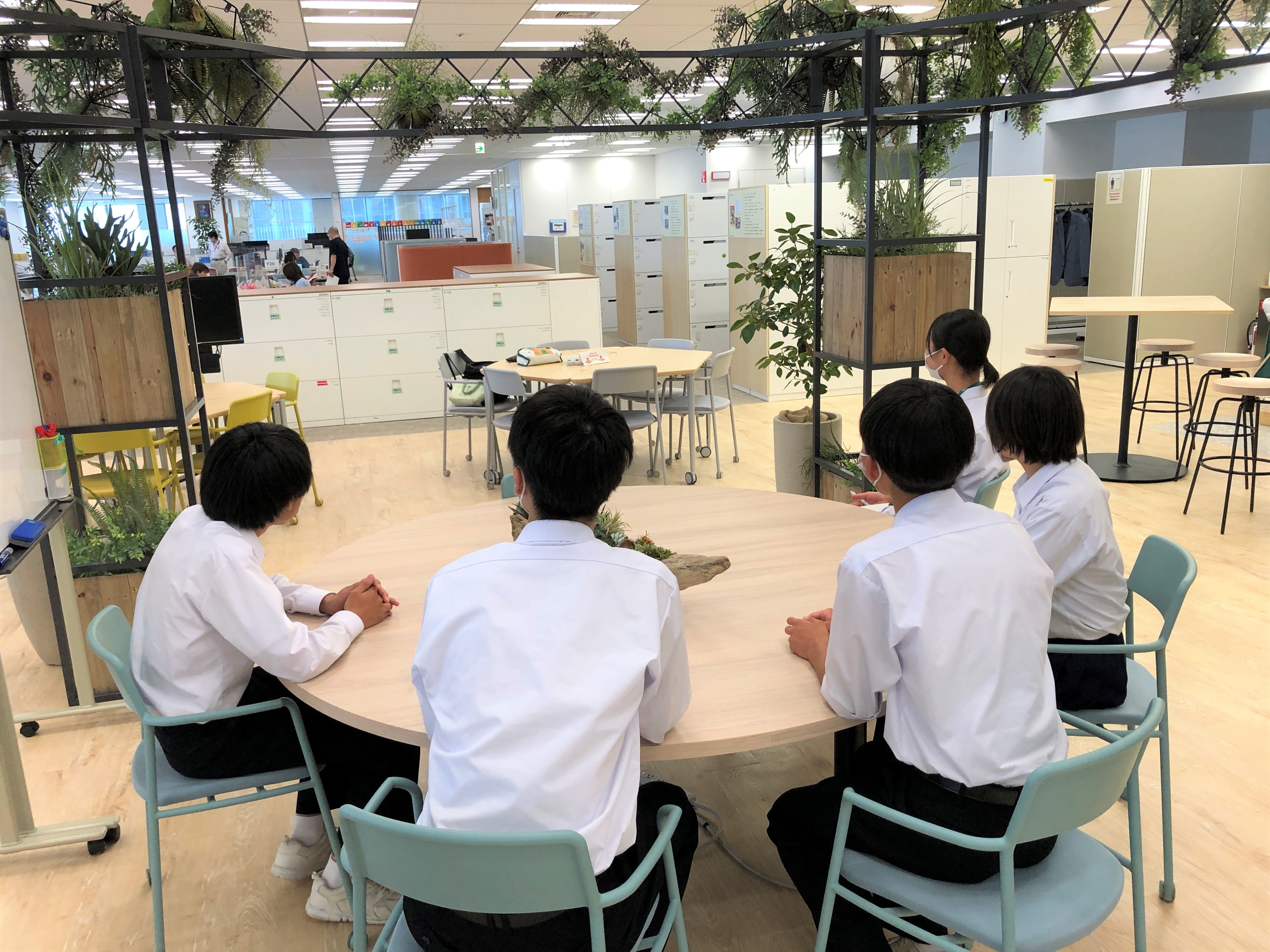 ミーティングスペース見学の様子