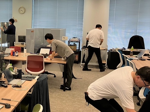 オフィス内清掃の様子
