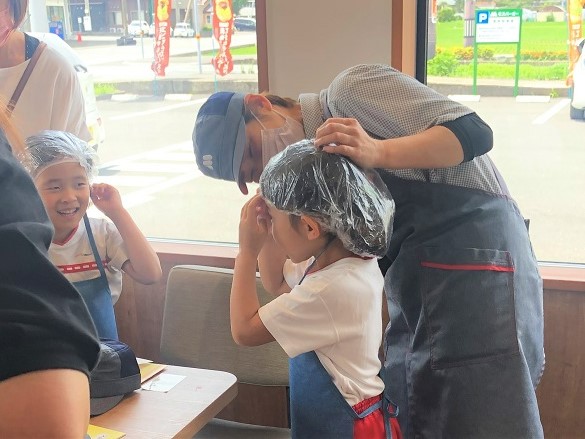 身だしなみを整えます