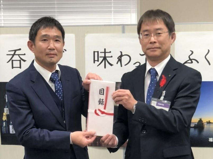 福島県への贈呈の様子